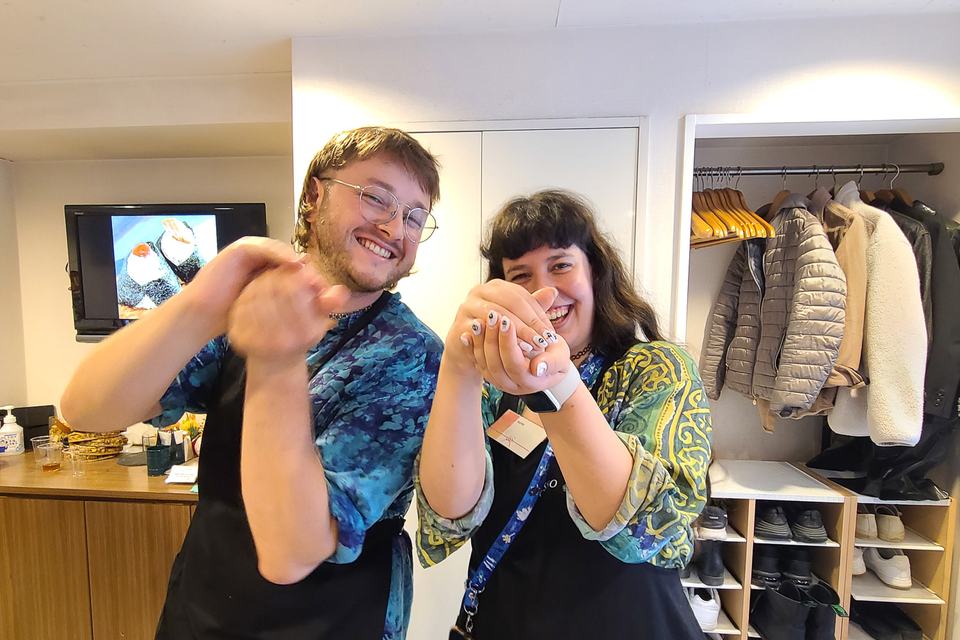 Two guests having fun at a Sorisso cooking class