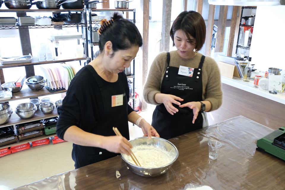 Guests at a Japanese cooking at Sorisso in Tokyo