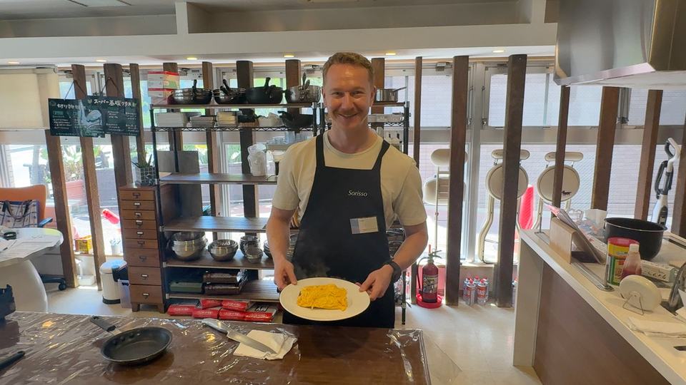 A guest with the omurice he made