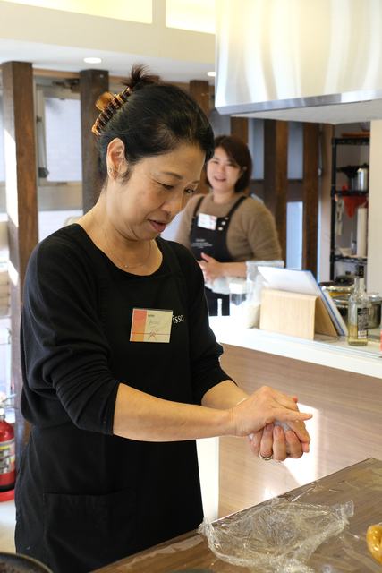 Guests at a Japanese cooking at Sorisso in Tokyo