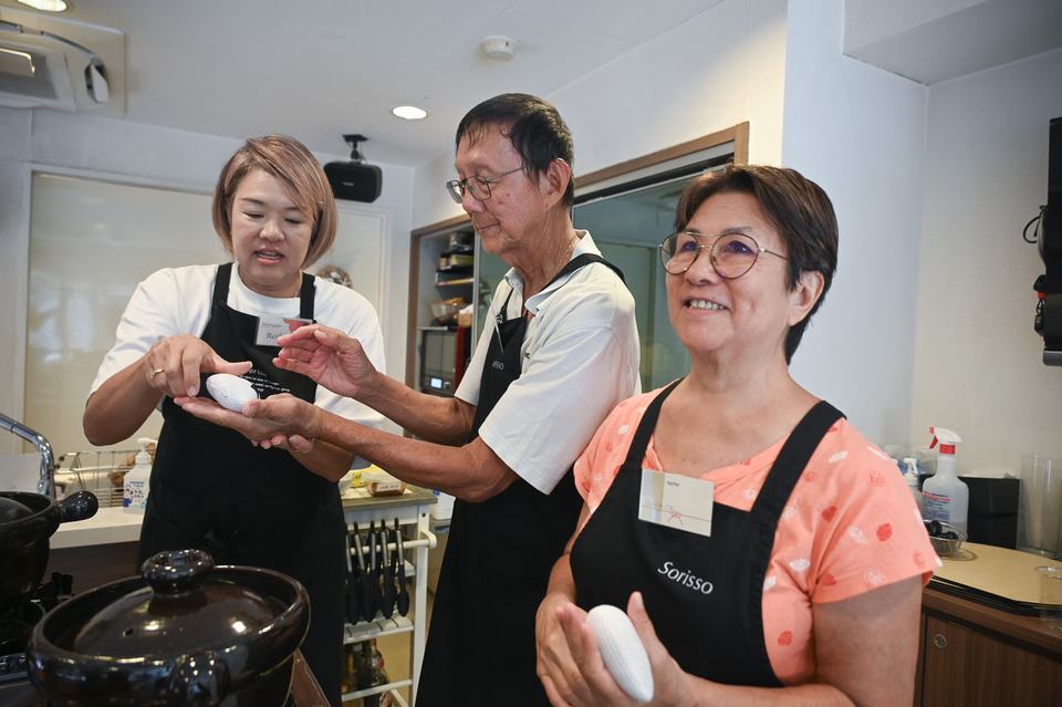 Guests at a Japanese cooking at Sorisso in Tokyo