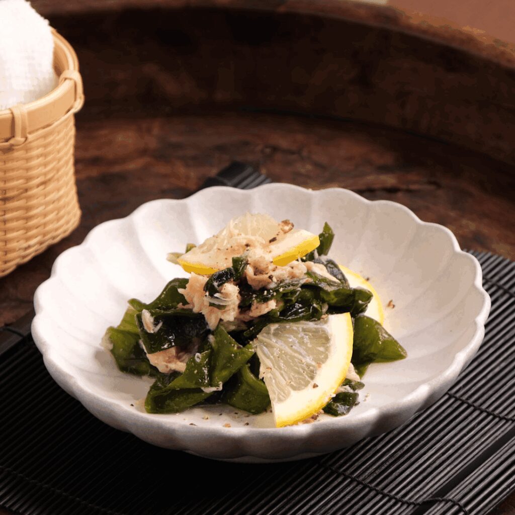 Wakame and lemon salad